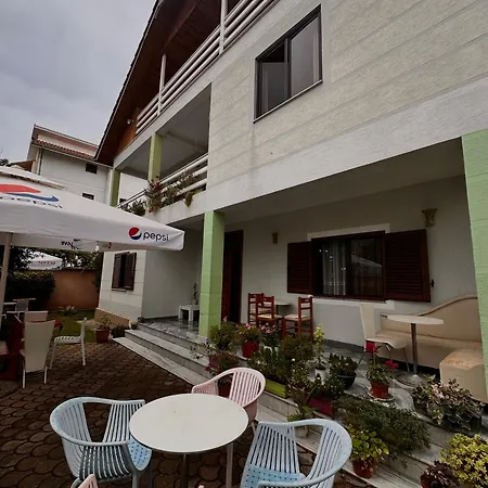 Grand House Apartamento Tirana